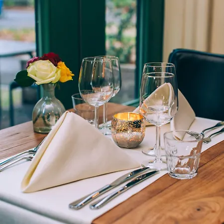 Отель Landgoed Oud Poelgeest - Leiden 3*